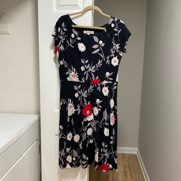 Dark Floral Short Sleeve Dress - Picture 6 of 9